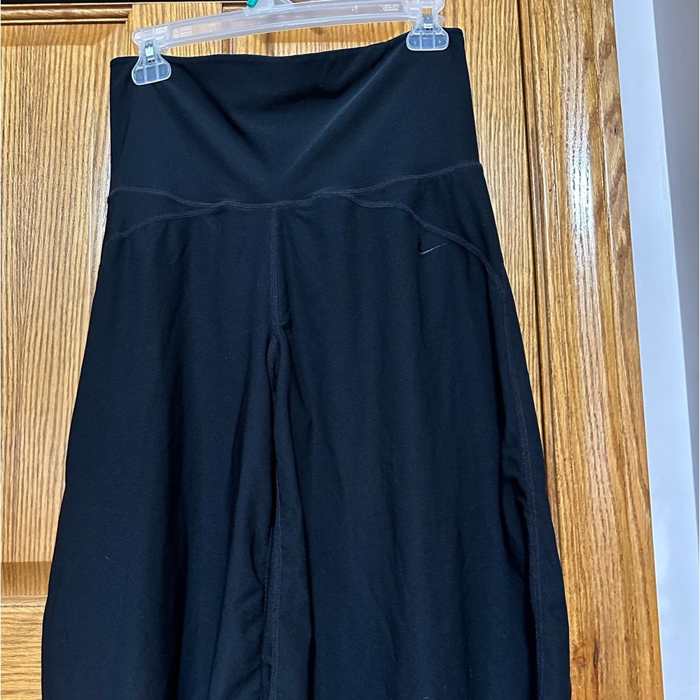 Women’s Nike Capri Yoga Pants Small
